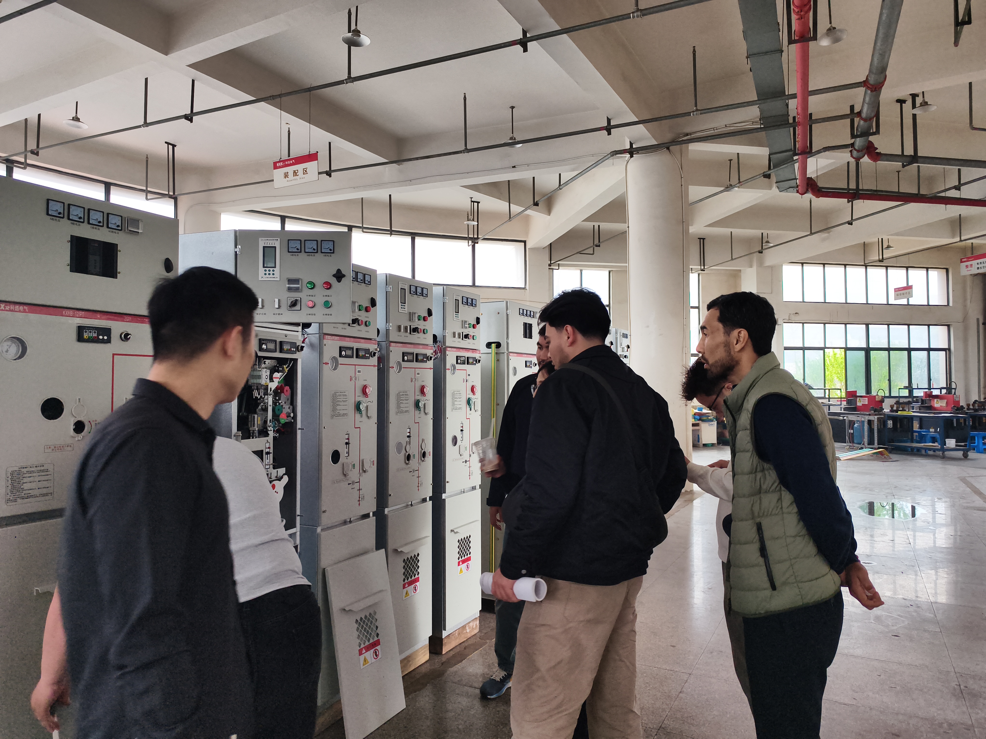 Kasahstani kliendid külastavad Kexun Electricu kõrgepinge elektrijaotusseadmete tootmisbaasi